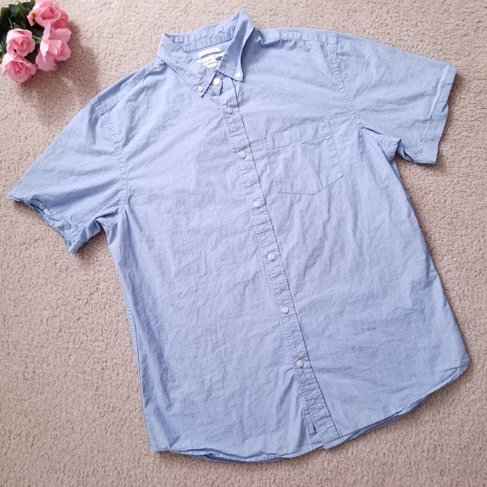 Men's Old Navy Light Blue Collared Button Down Shirt